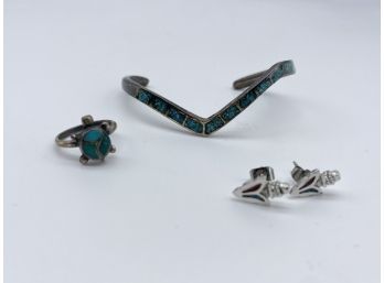 Adorable Turtle Ring, Bracelet Cuff And A Pair Of Earrings With Beautiful Colors!