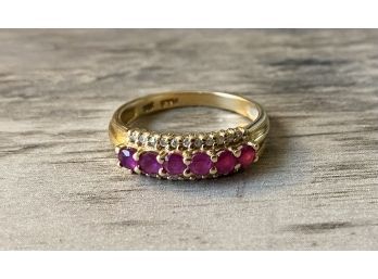 Gorgeous 14K Gold Ring With Pink Rhinestones, Size 6.25, Total Weight 0.081 Oz