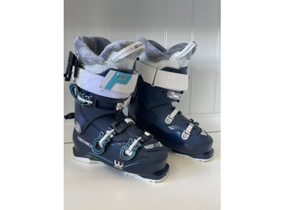 LIKE NEW Tecnica Ten.2 85 Womens Ski Boots! Navy Blue With Fuzzy Grey Lining