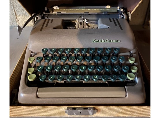 Vintage Smith Corona Typewriter In Case