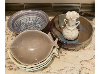 Kitchen Essentials: Two Bowls, Vase, And Set Of (4) Fish Plates