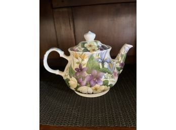 Lovely Floral Sadler Teapot