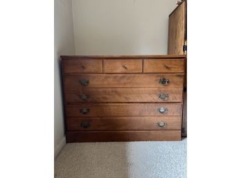 Beautiful Wooden Dresser With 3 Drawers (40 X 18 1/2 X 29 1/2)