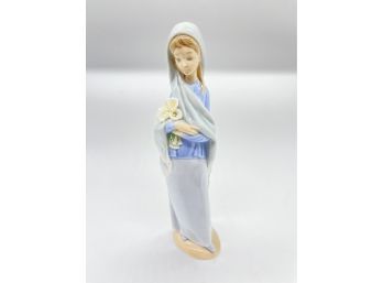 Lladro Ceramic Figurine Of Girl With Flowers Handmade In Spain