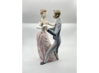 Lladro Waltzing Couple Ceramic Figurine Handmade In Spain, 13 1/2 Inches Tall