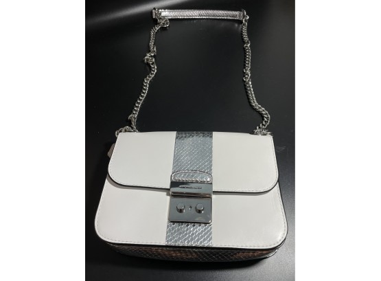 NEW Michael Kors Medium Chain, Leather, Shoulder Bag. White With Silver Center Stripe.