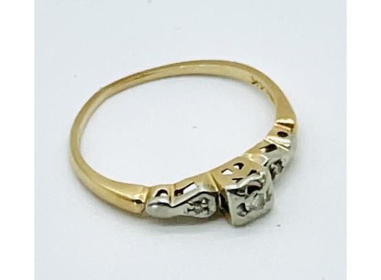 14 K Gold Ring With Tiny Diamonds Weight 1.52 G