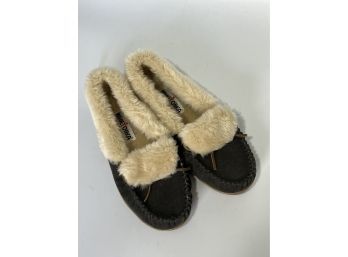 Minnetonka Fuzzy Loafers, Size 8,  Leather Upper & Faux Fur Lining