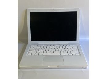 Early Generation Mac Book In Awesome Condition. With MacBook Soft Case And Charger