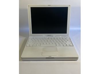 Apple IBookG4 In Great Condition! Includes Stucano Soft Bag And Charger!