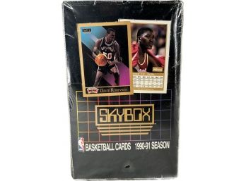 BOX BASKETBALL -Unopened 1990-91 Skybox Basketball Cards