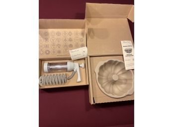 Pampered Chef Cookie Press & Stonewear Fluted Pan - NEW IN BOX