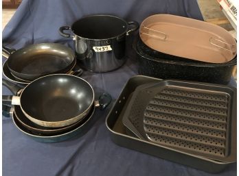 Large Kitchen Lot With Kitchen Aid,  Circulon Steel And More, Pots And  Pans. (R)