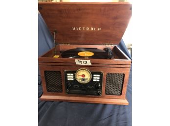 Victrola Record Player With Bluetooth And Radio Settings. Does Work, In Great Condition.(r)