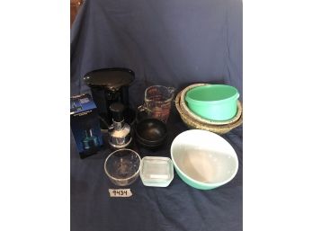 Kitchen Lot With Pyrex Bowls And Measuring Cups, Vegetable Choppers, Automatic Can Opener And Side Bowls. (R)