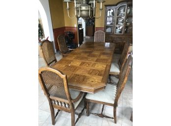 Dinning Room Table Dual Leaf , 5 Chairs