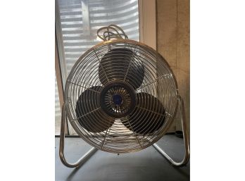 Dayton Silver Fan With 3 Blades, With Cord, And Stand Connected To The Fan