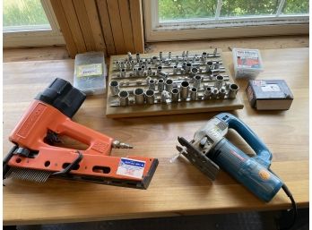 Perfect Craftsman Lot Full Of Spotnails Nail Gun, Bosch Power Saw, Lots Of Nails And Wrench Tips.