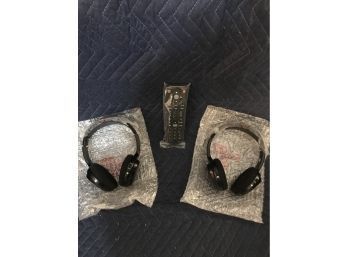 Remote Headphones - No Brand Name (a)