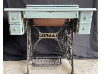 Beautiful Teal Vintage Singer Sewing Machine Table.