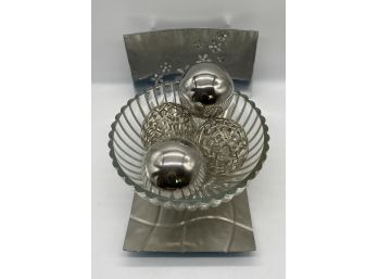 Modern Decor Collection! Bowl With 4 Balls And Two Metal Curved Trays