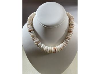 Unique Necklaces Made From Small Shells. (4)