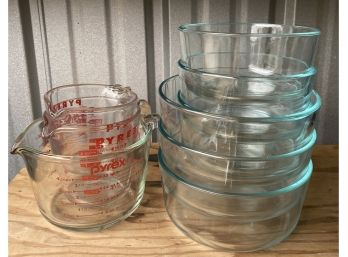 PYREX COLLECTION! Three Measuring Cups, Three Medium Bowls And Three Large Bowls