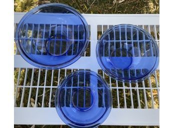 Blue Glass PYREX Bowls Ranging In Sizes. Set Of 3.