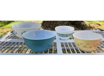 PYREX Bowls With Cute Designs. Set Of 4 Ranging In Sizes.