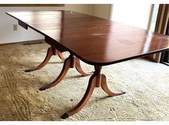 Wooden Dining Room Table With 4 Pullout Leafs.