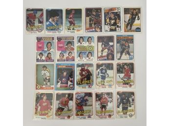 Collection Of 21 Vintage Hockey Trading Cards!