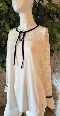 Anne Klein - White Jersey Lace Blouse With Black Velvet Piping - Size M