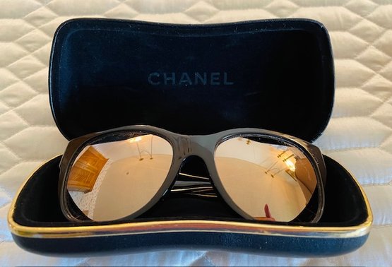 Chanel Gold Mirror And Black Sunglasses - 622 T6 With Case