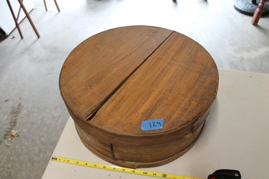 124 LARGE ANTIQUE COVERED WOOD ROUND BOX