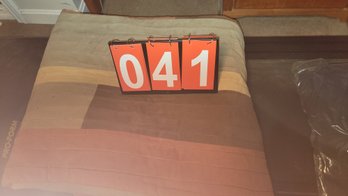 Bedding  - Lot 041