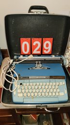 ELECTRIC TYPEWRITER - Lot 029