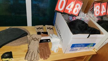 GLOVES HATS - Lot 048