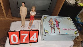 VINTAGE BARBIES W CLOTHING AND CASE - Lot 074