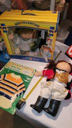 Lot Of Dolls  - Lot 093