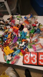 LOT OF MCDONALD'S TOYS - LOT 335