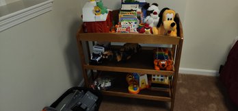 SHELVING UNIT WITH TOYS