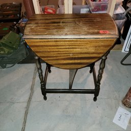 099 -  Small Drop Leaf Table