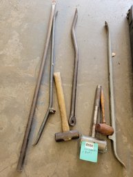 104 - SET HAND TOOLS