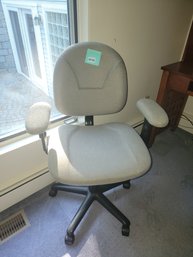 133 - OFFICE CHAIR