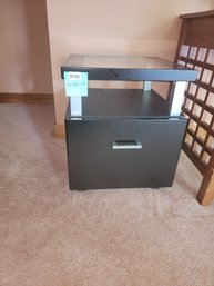 152 - REDDING FURNITURE END TABLE