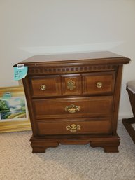 087 - NIGHTSTAND