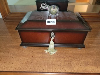 095 - JEWELRY BOX