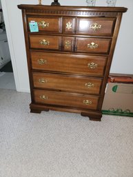 099 - DRESSER