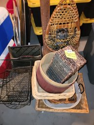 141 - LOT OF BASKETS AND DECORATIVE SNOW SHOES