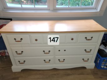 147 - DRESSER